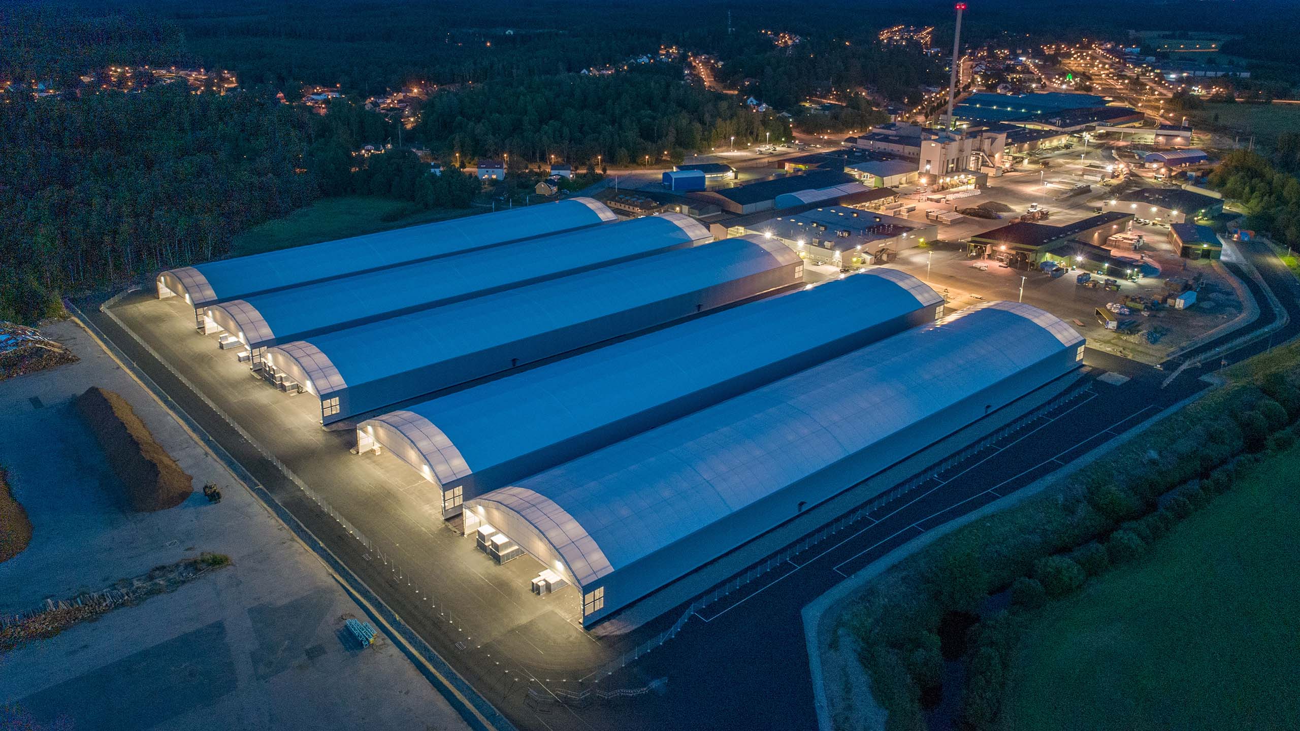 Fem stora industrihallar på industriområdet i Limmared levererade av Hallbyggarna Jonsereds