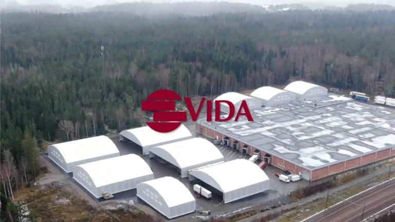Utskikt över hallar på Vida Logistics anläggning i Järna